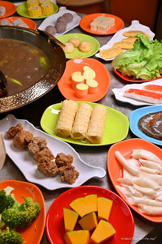 韋爐復刻食鍋|台中厲害火鍋強勢回歸,地點超隱密竟然開在這!超大阿嬤古早味炒鍋當鍋子,建議不要一個人來,開幕期間再加贈肉量!