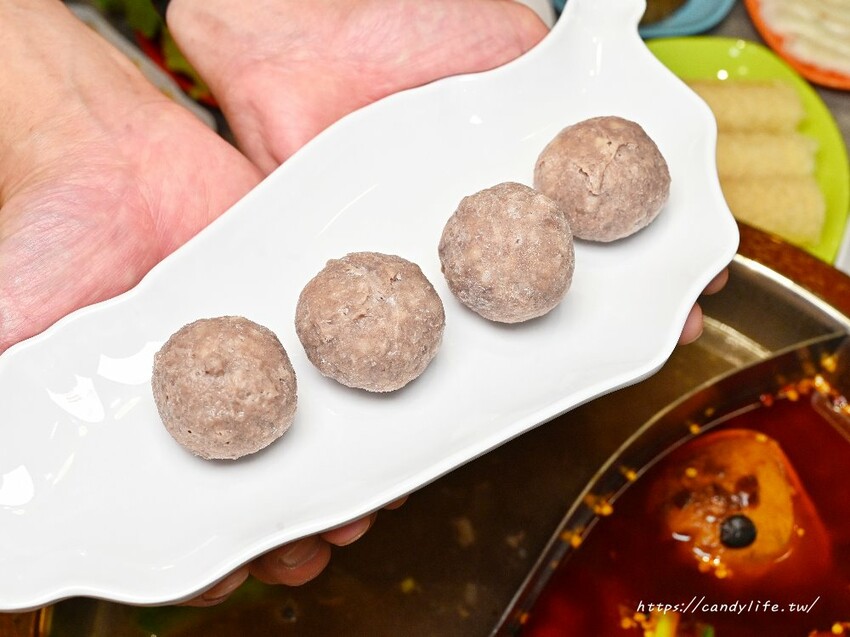 韋爐復刻食鍋|台中厲害火鍋強勢回歸,地點超隱密竟然開在這!超大阿嬤古早味炒鍋當鍋子,建議不要一個人來,開幕期間再加贈肉量!