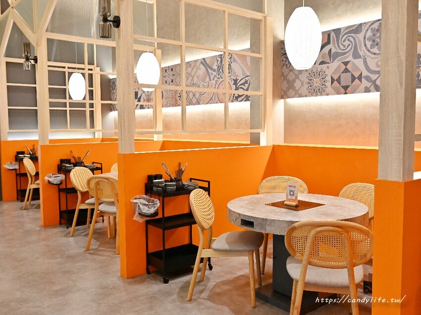 韋爐復刻食鍋|台中厲害火鍋強勢回歸,地點超隱密竟然開在這!超大阿嬤古早味炒鍋當鍋子,建議不要一個人來,開幕期間再加贈肉量!