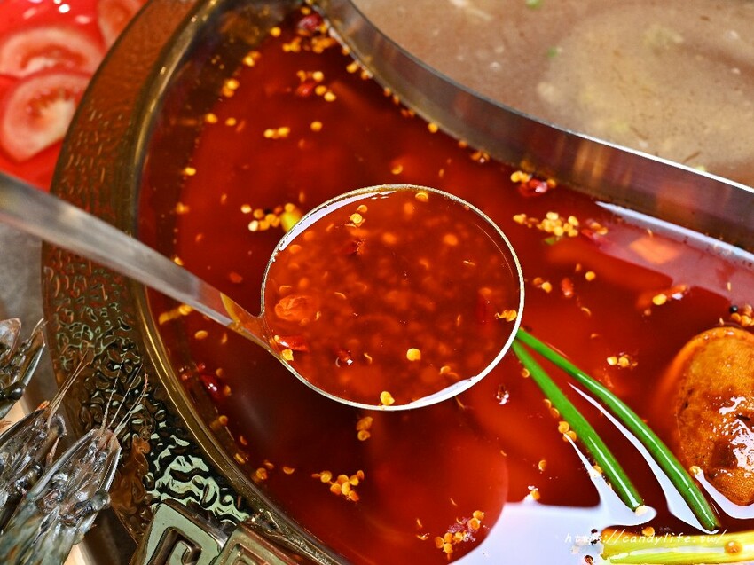 韋爐復刻食鍋|台中厲害火鍋強勢回歸,地點超隱密竟然開在這!超大阿嬤古早味炒鍋當鍋子,建議不要一個人來,開幕期間再加贈肉量!