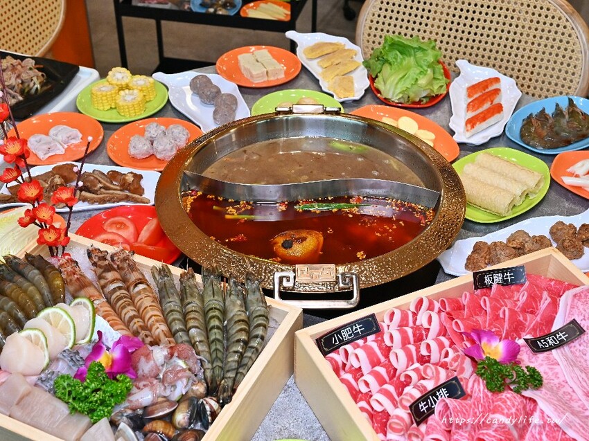 韋爐復刻食鍋|台中厲害火鍋強勢回歸,地點超隱密竟然開在這!超大阿嬤古早味炒鍋當鍋子,建議不要一個人來,開幕期間再加贈肉量!