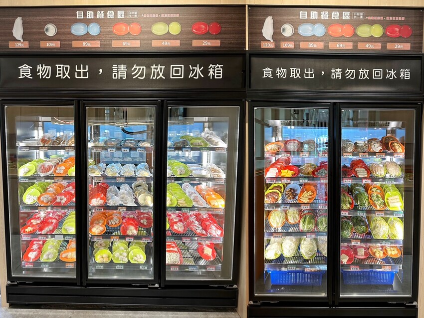 石頭火鍋推薦！「韋爐復刻食鍋台中公益店」強勢回歸！上百種食材任君挑選，自助吧還有10多種冰品任你吃到飽！湯頭厲害、食材又新鮮，聚餐首選推薦～ - 阿華田的美食日記