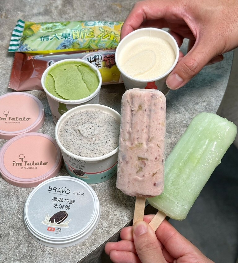 石頭火鍋推薦！「韋爐復刻食鍋台中公益店」強勢回歸！上百種食材任君挑選，自助吧還有10多種冰品任你吃到飽！湯頭厲害、食材又新鮮，聚餐首選推薦～ - 阿華田的美食日記