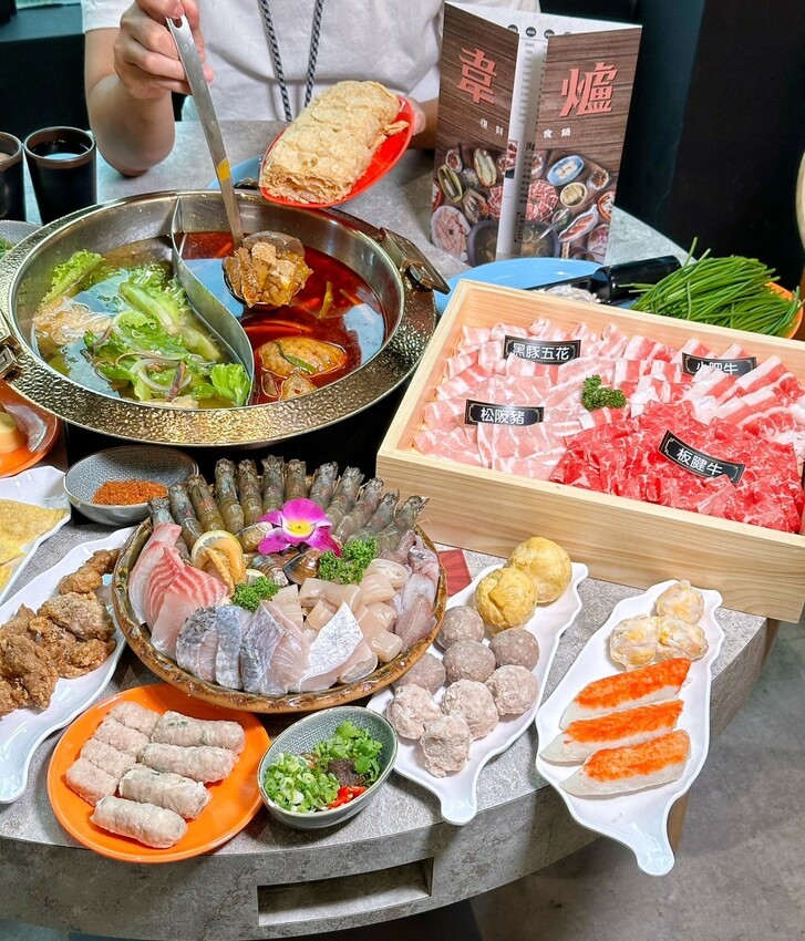 石頭火鍋推薦！「韋爐復刻食鍋台中公益店」強勢回歸！上百種食材任君挑選，自助吧還有10多種冰品任你吃到飽！湯頭厲害、食材又新鮮，聚餐首選推薦～ - 阿華田的美食日記