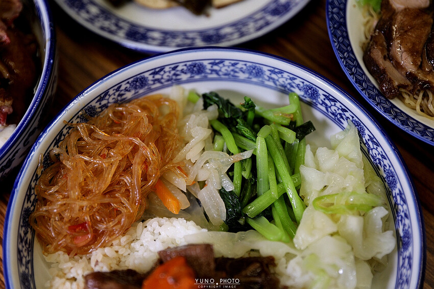 銷魂港式油雞焦糖鹹香神好吃！藥膳雞湯免費喝到飽 ＣＰ值超高｜豐雞號（捷運台北101/世貿站）