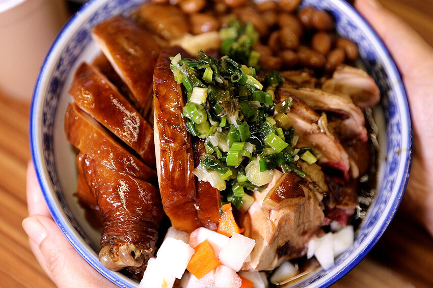 銷魂港式油雞焦糖鹹香神好吃！藥膳雞湯免費喝到飽 ＣＰ值超高｜豐雞號（捷運台北101/世貿站）