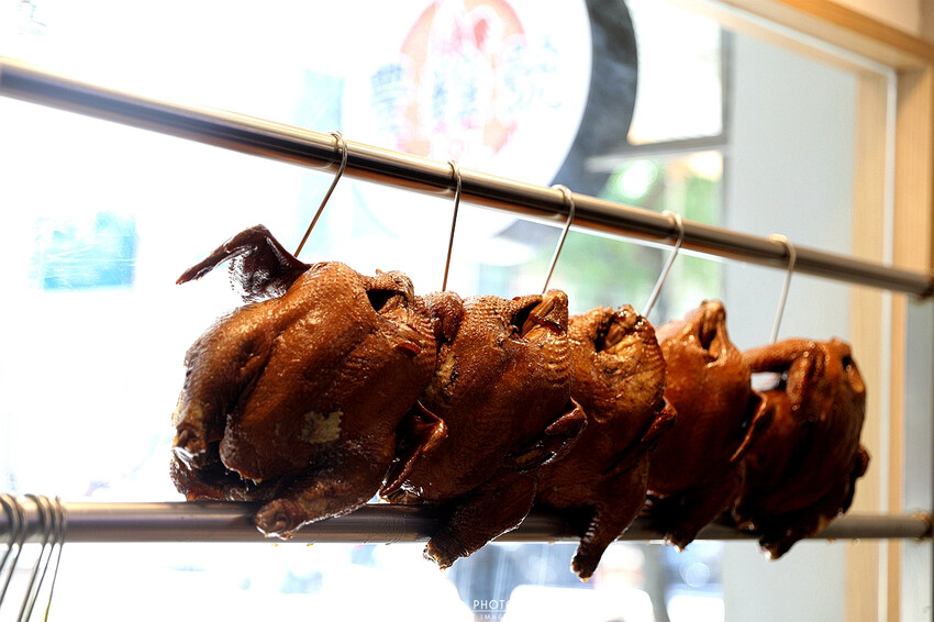 銷魂港式油雞焦糖鹹香神好吃！藥膳雞湯免費喝到飽 ＣＰ值超高｜豐雞號（捷運台北101/世貿站）