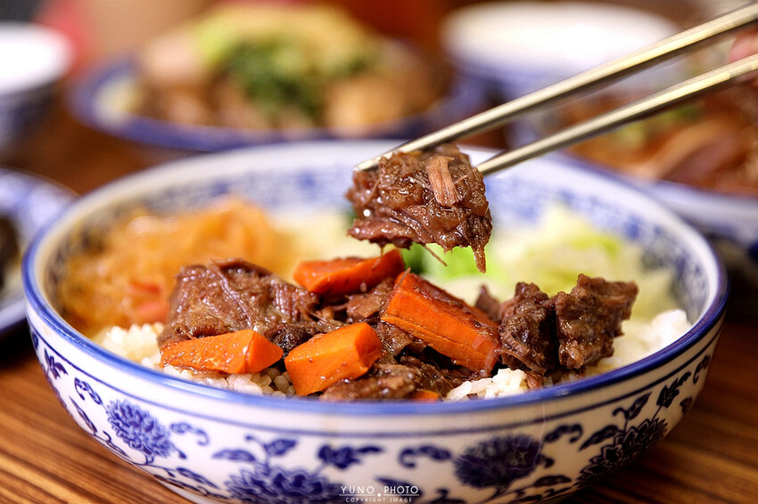 銷魂港式油雞焦糖鹹香神好吃！藥膳雞湯免費喝到飽 ＣＰ值超高｜豐雞號（捷運台北101/世貿站）