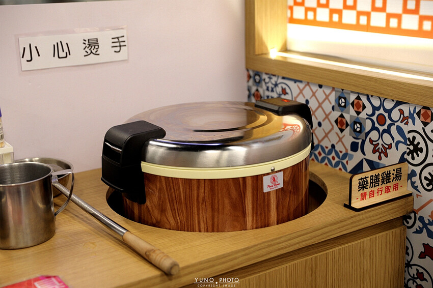 銷魂港式油雞焦糖鹹香神好吃！藥膳雞湯免費喝到飽 ＣＰ值超高｜豐雞號（捷運台北101/世貿站）