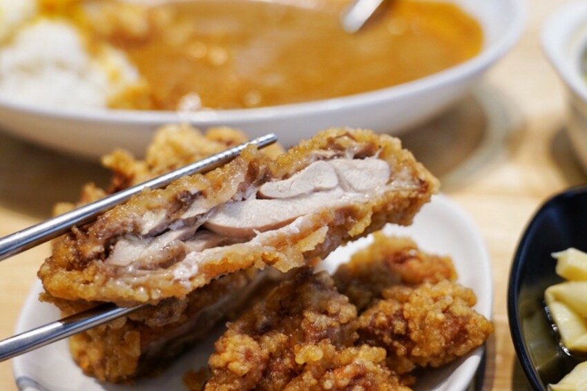 銅板滷肉飯！有手切滷肉、白菜滷加半熟蛋，內用冬瓜茶無限供應～爆辣辣椒醬超狠