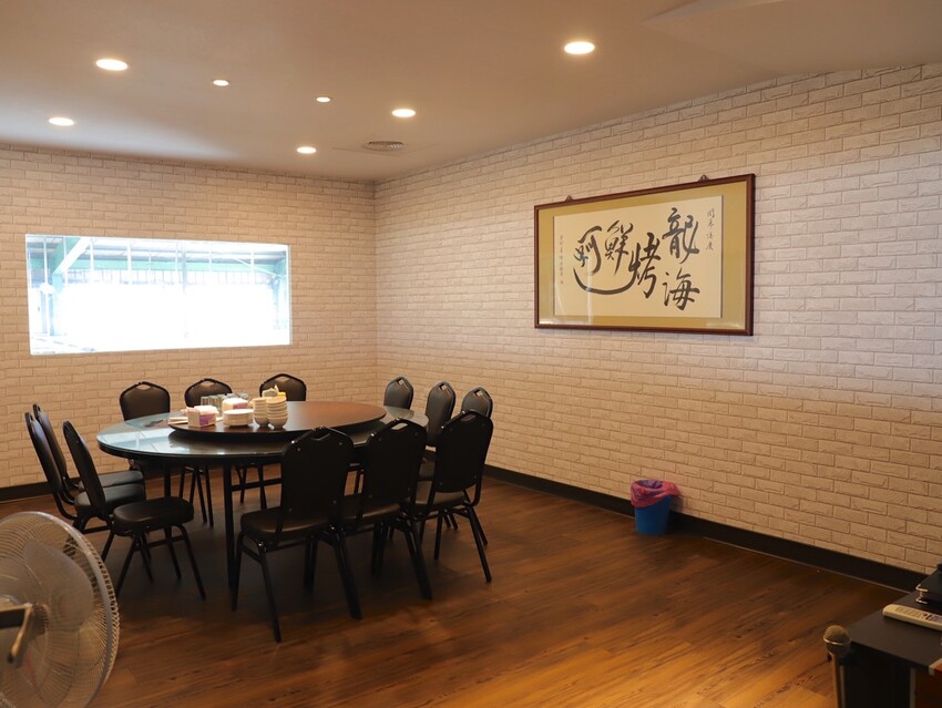 嘉義吃到飽推薦/龍海全蚵宴399鮮蚵吃到飽：嘉義高跟鞋教堂旁CP值最高!炭烤鮮蚵任你吃到飽/20多道熱炒料理.海鮮炸物.特色冷盤.暖胃熱湯通通任你吃/新開幕不限時.超划算 - 進食的巨鼠