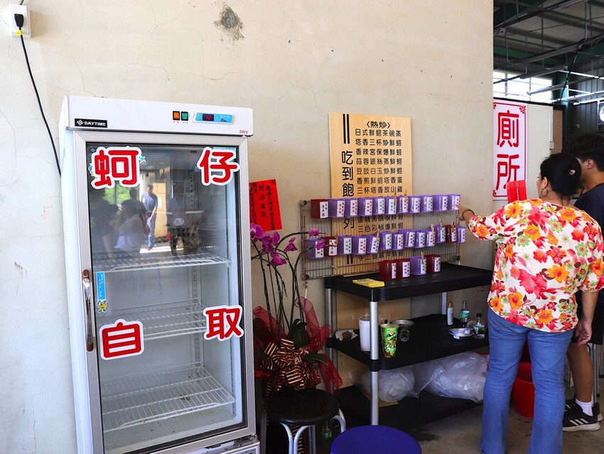 嘉義吃到飽推薦/龍海全蚵宴399鮮蚵吃到飽：嘉義高跟鞋教堂旁CP值最高!炭烤鮮蚵任你吃到飽/20多道熱炒料理.海鮮炸物.特色冷盤.暖胃熱湯通通任你吃/新開幕不限時.超划算 - 進食的巨鼠