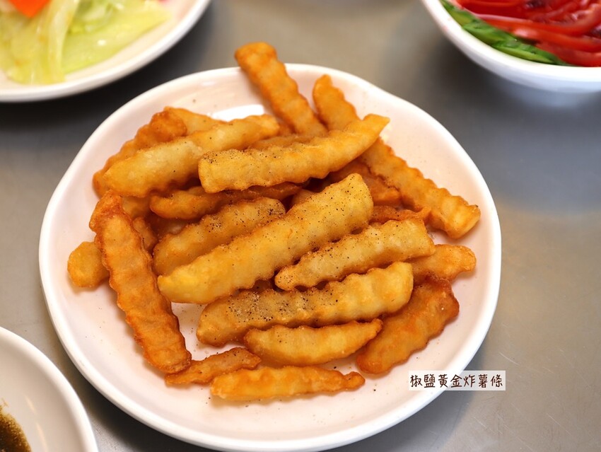 嘉義吃到飽推薦/龍海全蚵宴399鮮蚵吃到飽：嘉義高跟鞋教堂旁CP值最高!炭烤鮮蚵任你吃到飽/20多道熱炒料理.海鮮炸物.特色冷盤.暖胃熱湯通通任你吃/新開幕不限時.超划算 - 進食的巨鼠