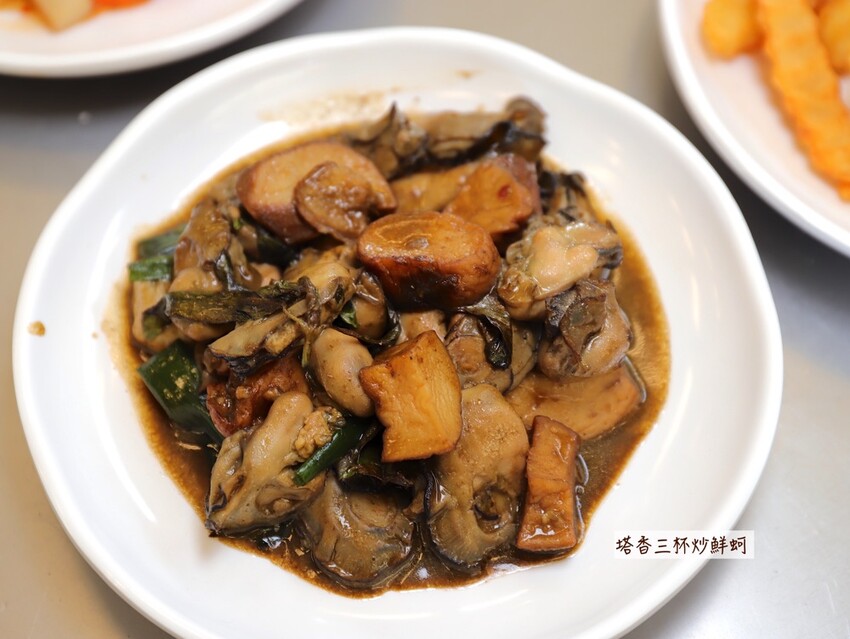 嘉義吃到飽推薦/龍海全蚵宴399鮮蚵吃到飽：嘉義高跟鞋教堂旁CP值最高!炭烤鮮蚵任你吃到飽/20多道熱炒料理.海鮮炸物.特色冷盤.暖胃熱湯通通任你吃/新開幕不限時.超划算 - 進食的巨鼠