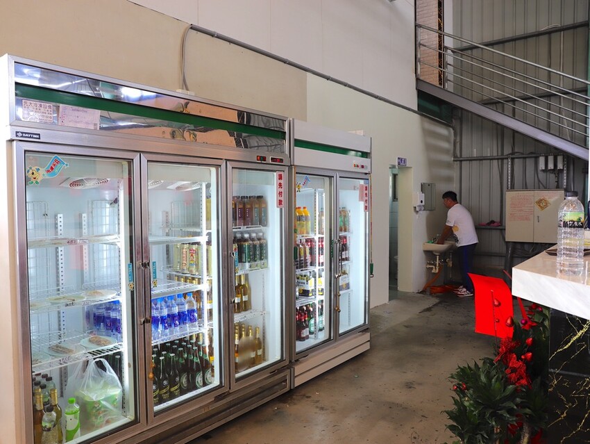 嘉義吃到飽推薦/龍海全蚵宴399鮮蚵吃到飽：嘉義高跟鞋教堂旁CP值最高!炭烤鮮蚵任你吃到飽/20多道熱炒料理.海鮮炸物.特色冷盤.暖胃熱湯通通任你吃/新開幕不限時.超划算 - 進食的巨鼠