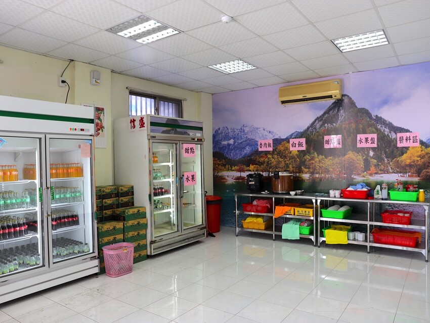 嘉義吃到飽推薦/龍海全蚵宴399鮮蚵吃到飽：嘉義高跟鞋教堂旁CP值最高!炭烤鮮蚵任你吃到飽/20多道熱炒料理.海鮮炸物.特色冷盤.暖胃熱湯通通任你吃/新開幕不限時.超划算 - 進食的巨鼠