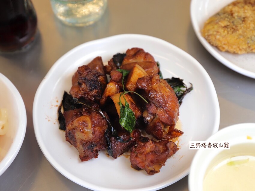 嘉義吃到飽推薦/龍海全蚵宴399鮮蚵吃到飽：嘉義高跟鞋教堂旁CP值最高!炭烤鮮蚵任你吃到飽/20多道熱炒料理.海鮮炸物.特色冷盤.暖胃熱湯通通任你吃/新開幕不限時.超划算 - 進食的巨鼠