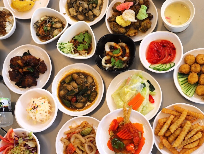 嘉義吃到飽推薦/龍海全蚵宴399鮮蚵吃到飽：嘉義高跟鞋教堂旁CP值最高!炭烤鮮蚵任你吃到飽/20多道熱炒料理.海鮮炸物.特色冷盤.暖胃熱湯通通任你吃/新開幕不限時.超划算 - 進食的巨鼠