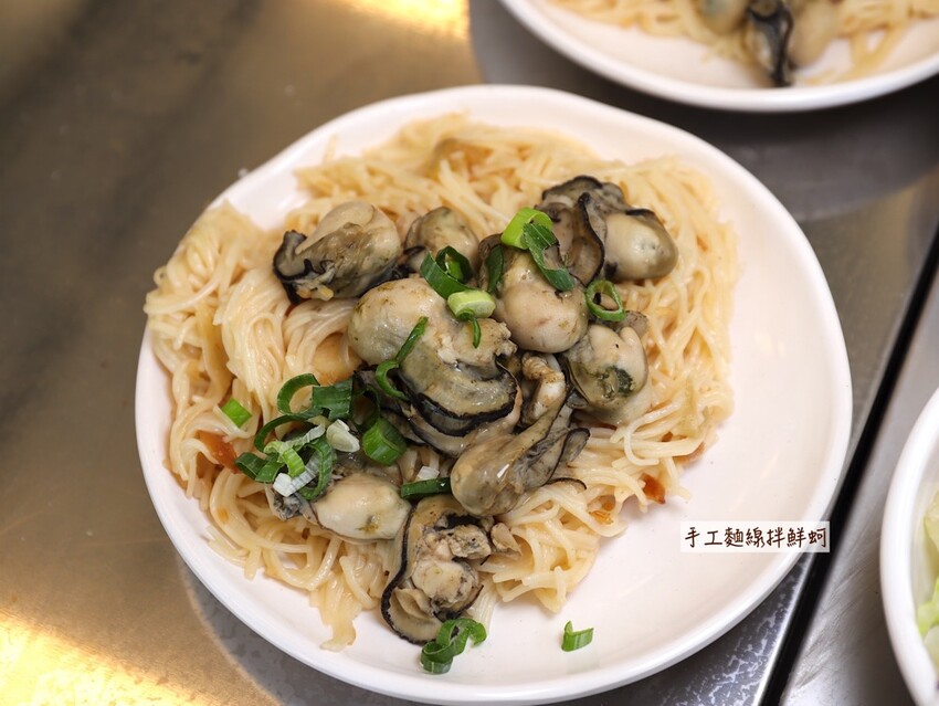 嘉義吃到飽推薦/龍海全蚵宴399鮮蚵吃到飽：嘉義高跟鞋教堂旁CP值最高!炭烤鮮蚵任你吃到飽/20多道熱炒料理.海鮮炸物.特色冷盤.暖胃熱湯通通任你吃/新開幕不限時.超划算 - 進食的巨鼠