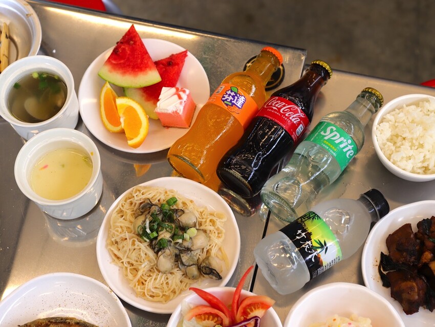 嘉義吃到飽推薦/龍海全蚵宴399鮮蚵吃到飽：嘉義高跟鞋教堂旁CP值最高!炭烤鮮蚵任你吃到飽/20多道熱炒料理.海鮮炸物.特色冷盤.暖胃熱湯通通任你吃/新開幕不限時.超划算 - 進食的巨鼠