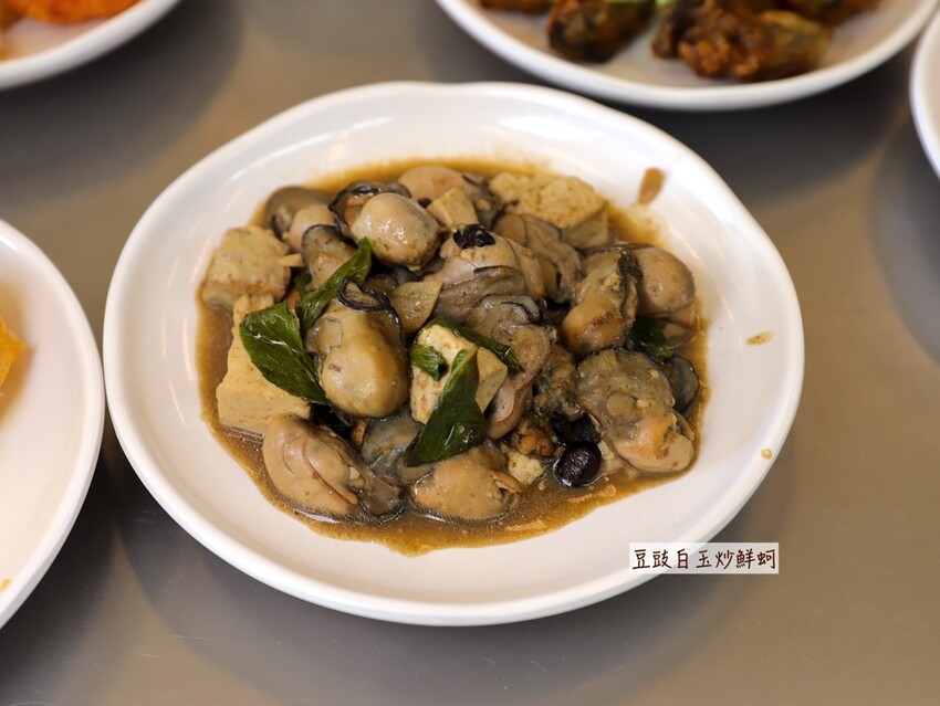 嘉義吃到飽推薦/龍海全蚵宴399鮮蚵吃到飽：嘉義高跟鞋教堂旁CP值最高!炭烤鮮蚵任你吃到飽/20多道熱炒料理.海鮮炸物.特色冷盤.暖胃熱湯通通任你吃/新開幕不限時.超划算 - 進食的巨鼠