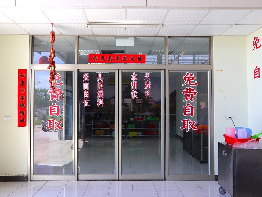 嘉義吃到飽推薦/龍海全蚵宴399鮮蚵吃到飽：嘉義高跟鞋教堂旁CP值最高!炭烤鮮蚵任你吃到飽/20多道熱炒料理.海鮮炸物.特色冷盤.暖胃熱湯通通任你吃/新開幕不限時.超划算 - 進食的巨鼠