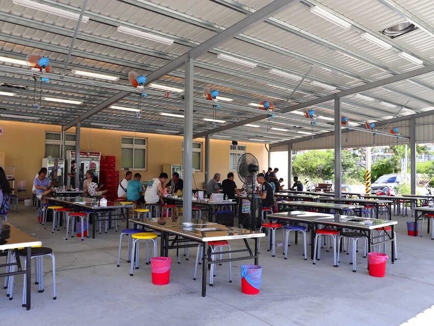 嘉義吃到飽推薦/龍海全蚵宴399鮮蚵吃到飽：嘉義高跟鞋教堂旁CP值最高!炭烤鮮蚵任你吃到飽/20多道熱炒料理.海鮮炸物.特色冷盤.暖胃熱湯通通任你吃/新開幕不限時.超划算 - 進食的巨鼠