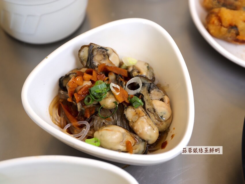 嘉義吃到飽推薦/龍海全蚵宴399鮮蚵吃到飽：嘉義高跟鞋教堂旁CP值最高!炭烤鮮蚵任你吃到飽/20多道熱炒料理.海鮮炸物.特色冷盤.暖胃熱湯通通任你吃/新開幕不限時.超划算 - 進食的巨鼠