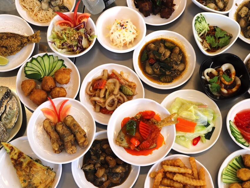 嘉義吃到飽推薦/龍海全蚵宴399鮮蚵吃到飽：嘉義高跟鞋教堂旁CP值最高!炭烤鮮蚵任你吃到飽/20多道熱炒料理.海鮮炸物.特色冷盤.暖胃熱湯通通任你吃/新開幕不限時.超划算 - 進食的巨鼠