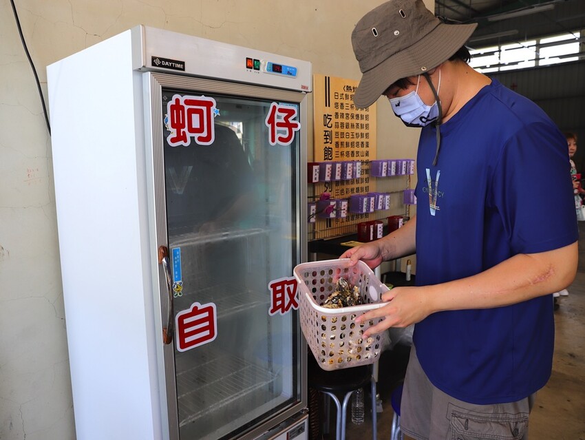 嘉義吃到飽推薦/龍海全蚵宴399鮮蚵吃到飽：嘉義高跟鞋教堂旁CP值最高!炭烤鮮蚵任你吃到飽/20多道熱炒料理.海鮮炸物.特色冷盤.暖胃熱湯通通任你吃/新開幕不限時.超划算 - 進食的巨鼠