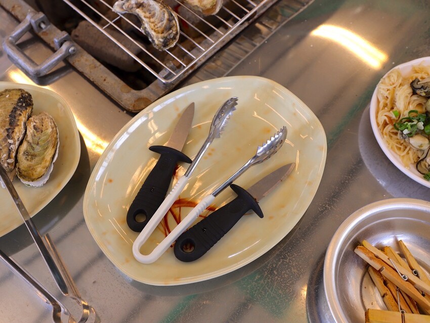 嘉義吃到飽推薦/龍海全蚵宴399鮮蚵吃到飽：嘉義高跟鞋教堂旁CP值最高!炭烤鮮蚵任你吃到飽/20多道熱炒料理.海鮮炸物.特色冷盤.暖胃熱湯通通任你吃/新開幕不限時.超划算 - 進食的巨鼠