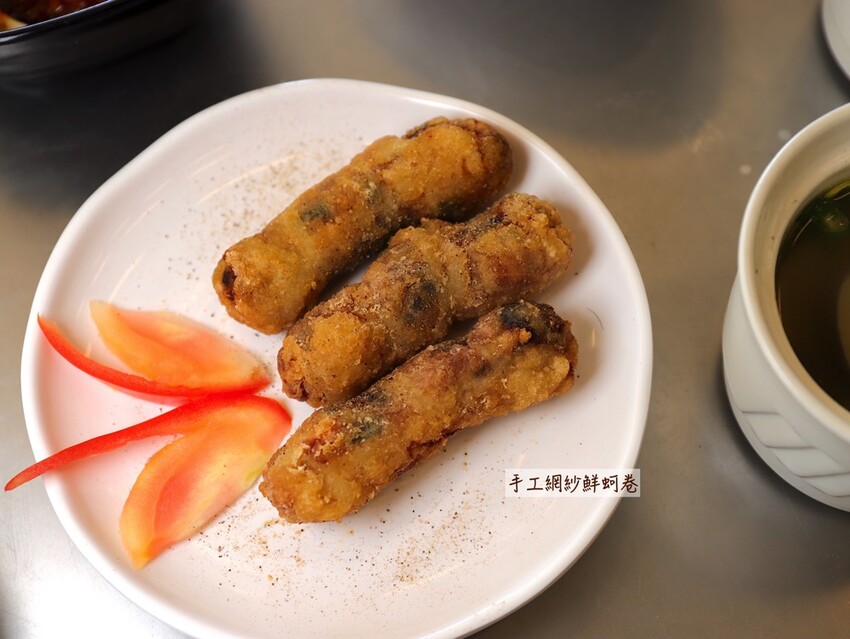 嘉義吃到飽推薦/龍海全蚵宴399鮮蚵吃到飽：嘉義高跟鞋教堂旁CP值最高!炭烤鮮蚵任你吃到飽/20多道熱炒料理.海鮮炸物.特色冷盤.暖胃熱湯通通任你吃/新開幕不限時.超划算 - 進食的巨鼠