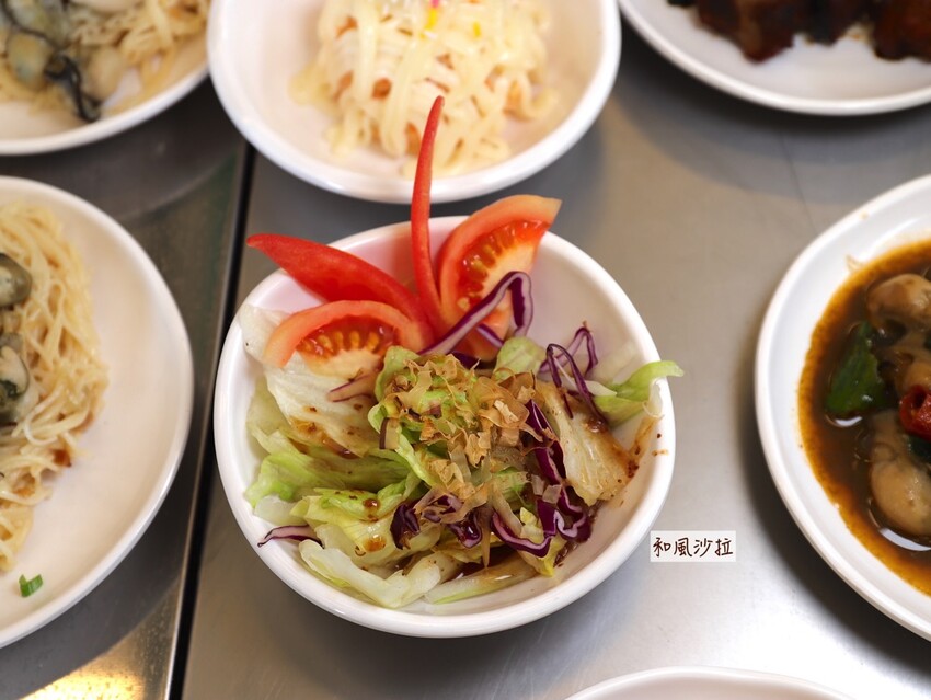 嘉義吃到飽推薦/龍海全蚵宴399鮮蚵吃到飽：嘉義高跟鞋教堂旁CP值最高!炭烤鮮蚵任你吃到飽/20多道熱炒料理.海鮮炸物.特色冷盤.暖胃熱湯通通任你吃/新開幕不限時.超划算 - 進食的巨鼠