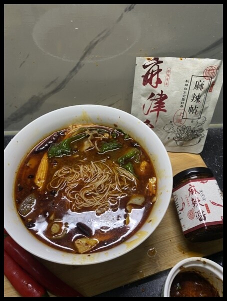 【麻辣鍋底料開箱 / 萬用漢方辣椒醬 / 麻辣鍋底推薦】【麻津家評價】麻中帶辣、辣中帶香 中秋烤肉沾醬,麻辣