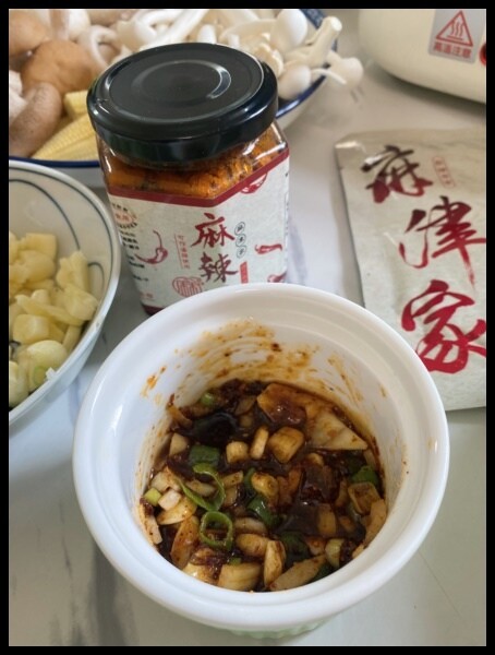 【麻辣鍋底料開箱 / 萬用漢方辣椒醬 / 麻辣鍋底推薦】【麻津家評價】麻中帶辣、辣中帶香 中秋烤肉沾醬,麻辣