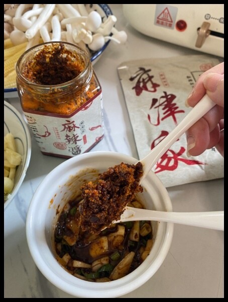 【麻辣鍋底料開箱 / 萬用漢方辣椒醬 / 麻辣鍋底推薦】【麻津家評價】麻中帶辣、辣中帶香 中秋烤肉沾醬,麻辣