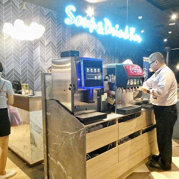 新北市三重美食推薦/瀧厚炙燒熟成牛排-三重店/與朋友二訪美食/不吃牛推薦戰斧豬排與吃牛推薦雙倍無骨肩小排