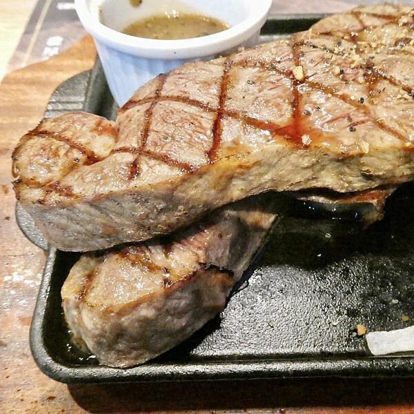 新北市三重美食推薦/瀧厚炙燒熟成牛排-三重店/與朋友二訪美食/不吃牛推薦戰斧豬排與吃牛推薦雙倍無骨肩小排