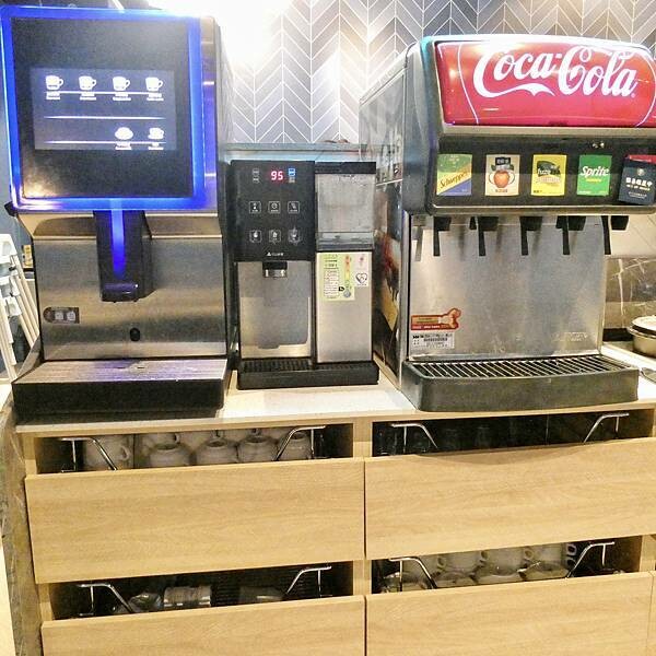 新北市三重美食推薦/瀧厚炙燒熟成牛排-三重店/與朋友二訪美食/不吃牛推薦戰斧豬排與吃牛推薦雙倍無骨肩小排