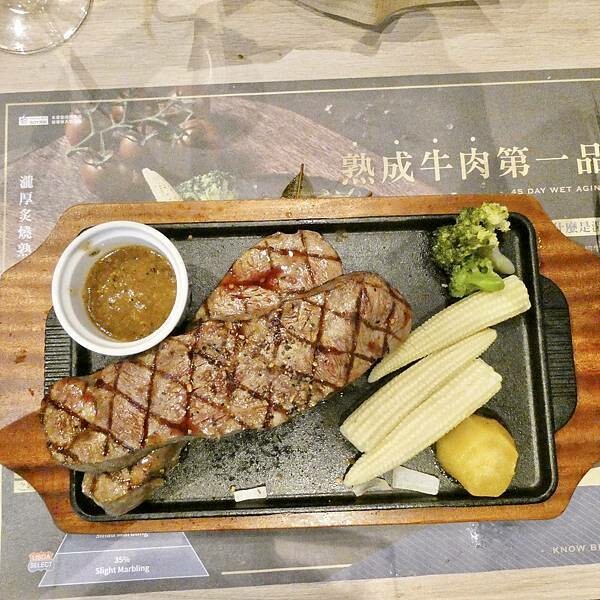 新北市三重美食推薦/瀧厚炙燒熟成牛排-三重店/與朋友二訪美食/不吃牛推薦戰斧豬排與吃牛推薦雙倍無骨肩小排