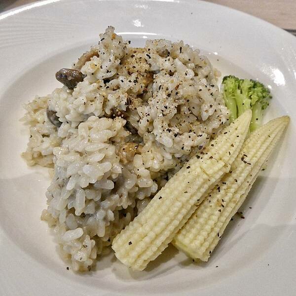 新北市三重美食推薦/瀧厚炙燒熟成牛排-三重店/與朋友二訪美食/不吃牛推薦戰斧豬排與吃牛推薦雙倍無骨肩小排