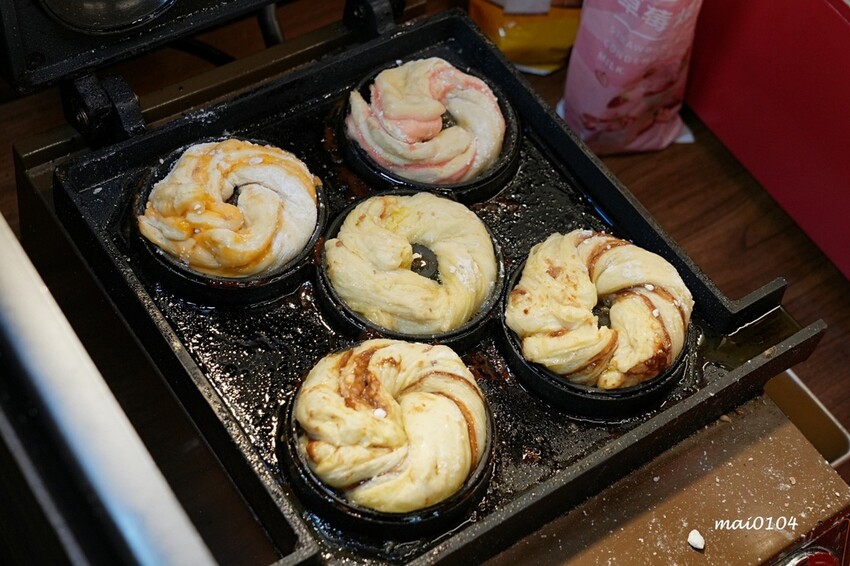台北市大安區臨江夜市（原通化夜市）美食推薦｜雅米現烤甜甜圈&雞蛋糕～在台北也吃的到檜木甜甜圈，早餐、點心、下午茶