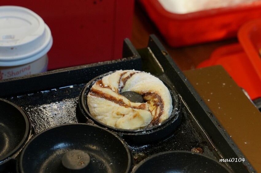 台北市大安區臨江夜市（原通化夜市）美食推薦｜雅米現烤甜甜圈&雞蛋糕～在台北也吃的到檜木甜甜圈，早餐、點心、下午茶