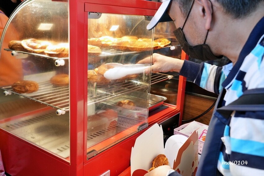 台北市大安區臨江夜市（原通化夜市）美食推薦｜雅米現烤甜甜圈&雞蛋糕～在台北也吃的到檜木甜甜圈，早餐、點心、下午茶