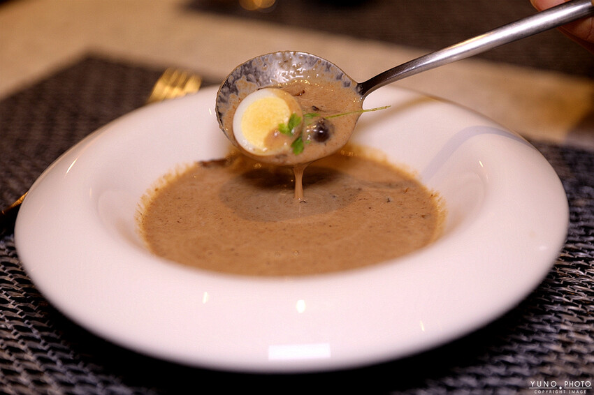 日月潭高質感旅店！附設絕美高空泳池、星空吧和KTV 一泊二食五星料理｜歸璞泊旅Hotel Beore