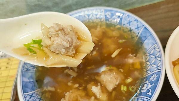 夜間食堂老爹肉羹|板橋宵夜必吃美食,好吃的滷肉飯小吃店!