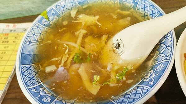 夜間食堂老爹肉羹|板橋宵夜必吃美食,好吃的滷肉飯小吃店!