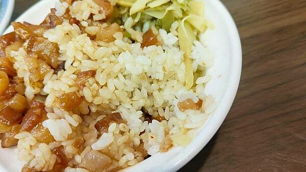 夜間食堂老爹肉羹|板橋宵夜必吃美食,好吃的滷肉飯小吃店!