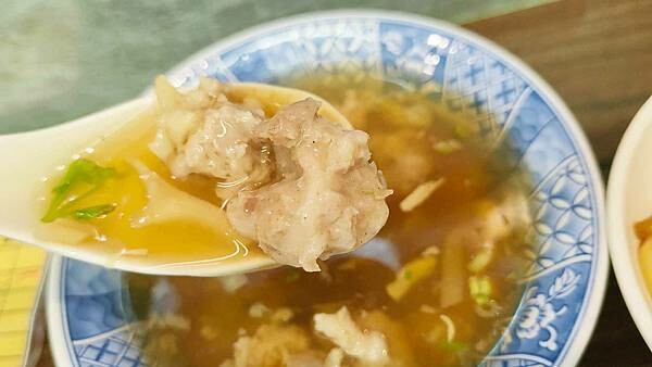 夜間食堂老爹肉羹|板橋宵夜必吃美食,好吃的滷肉飯小吃店!