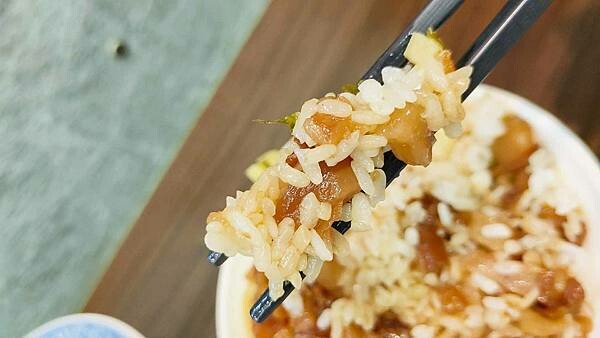 夜間食堂老爹肉羹|板橋宵夜必吃美食,好吃的滷肉飯小吃店!